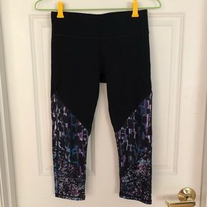 Fabletics Mid-Rise Cropped Leggings